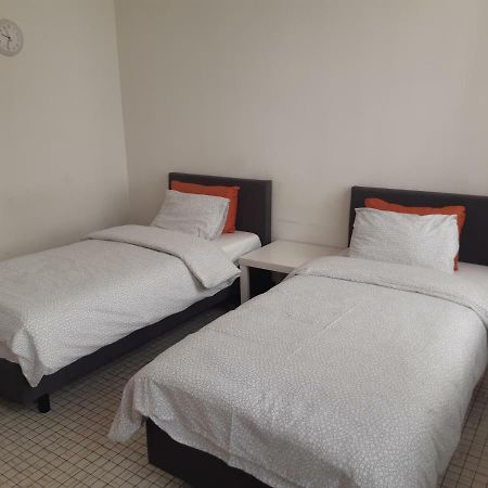 Rentbynight Aparthotel Brussel Bagian luar foto