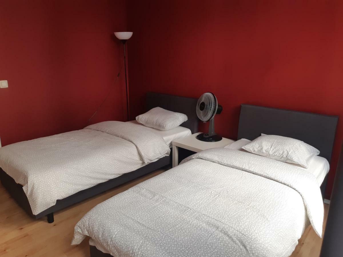 Rentbynight Aparthotel Brussel Bagian luar foto